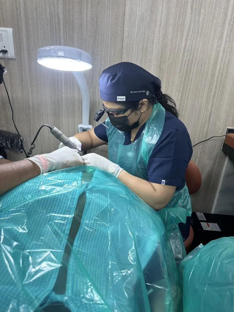dr akanksha doing treatment